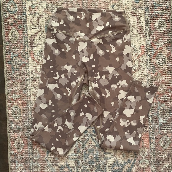 Vitality/ Balance Athletica- Ascent leggings Camo - Picture 2 of 3